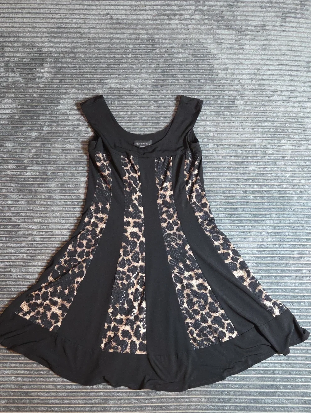 connected apparel Black Dress with Leopard-Print Beige Panels